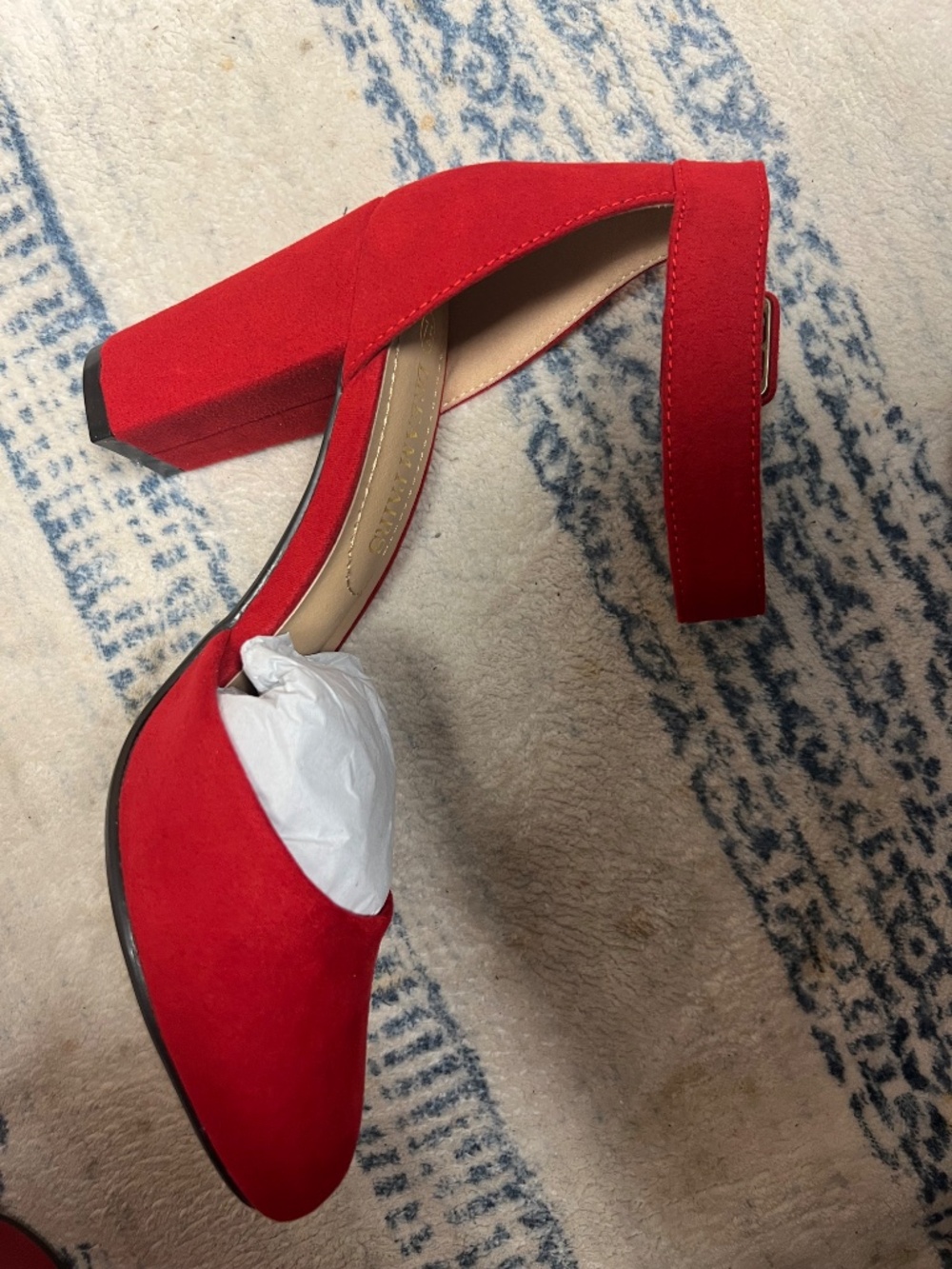 Red high heeled dress shoes - Picture 3 of 5